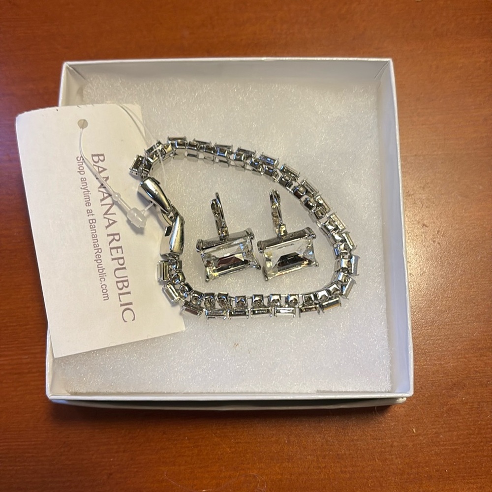 NWT - Banana Republic Earrings & Bracelet set. Sparkle with clear rhinestones.